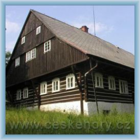 Dom cembrowany nad rynkiem